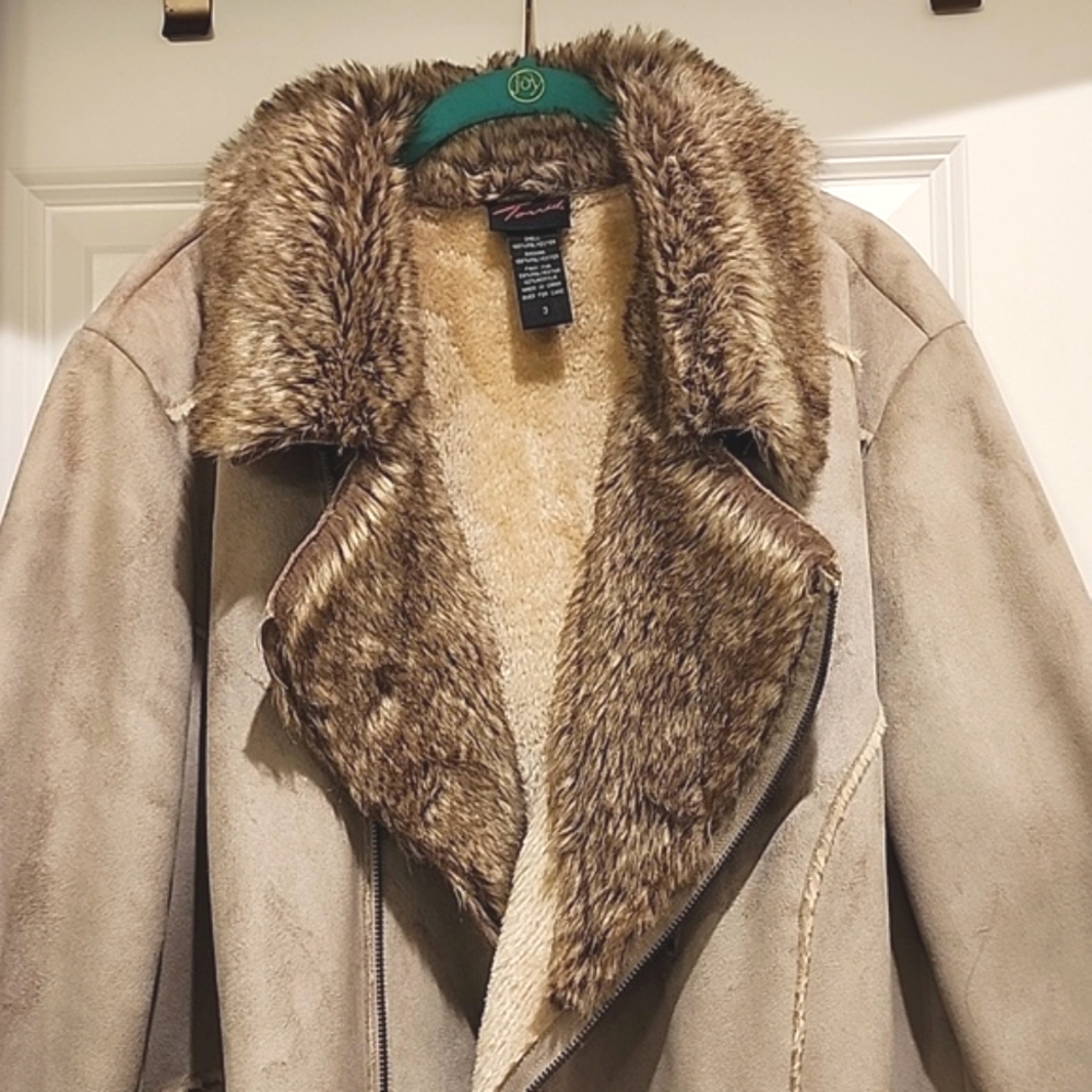Torrid faux seude/fur tan moto jacket - Picture 4 of 5